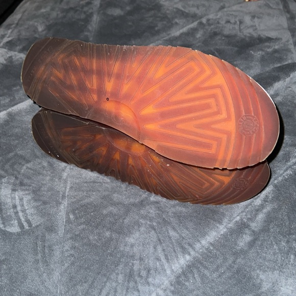 Size 11 Ugg brand super warm and comfy high top shoes - Picture 10 of 12